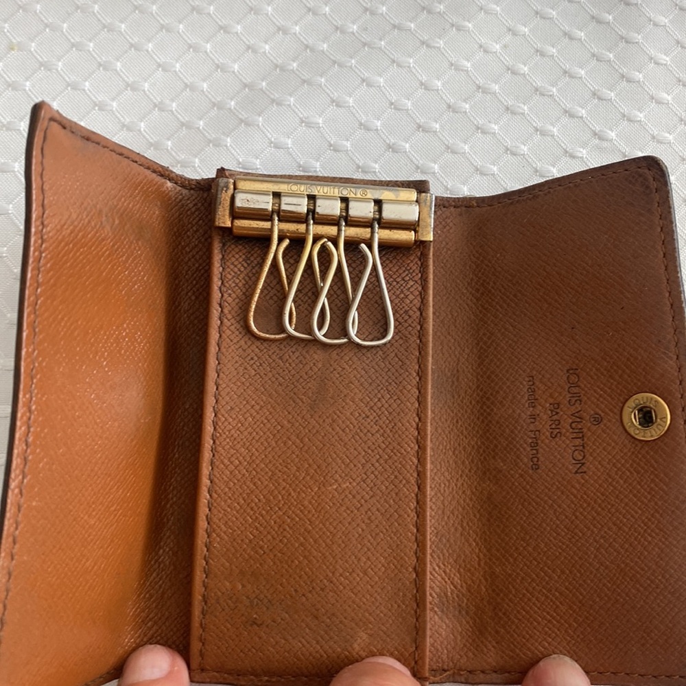 Louis Vuitton Monogram Key Case - Picture 2 of 6